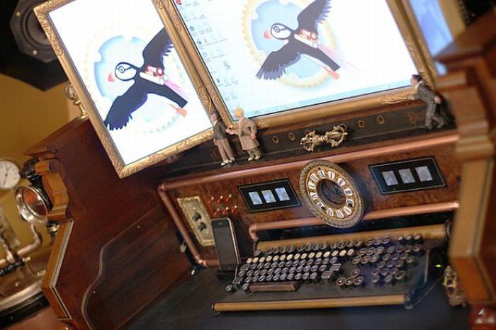 Steampunk Computer Made From an Organ (12 pics)