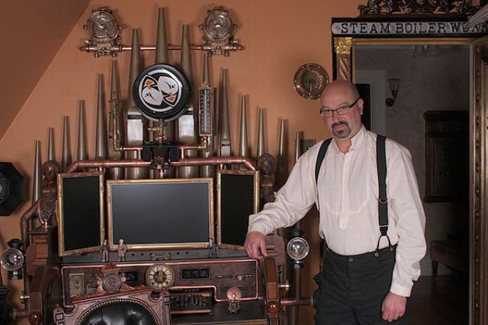Steampunk Computer Made From an Organ (12 pics)