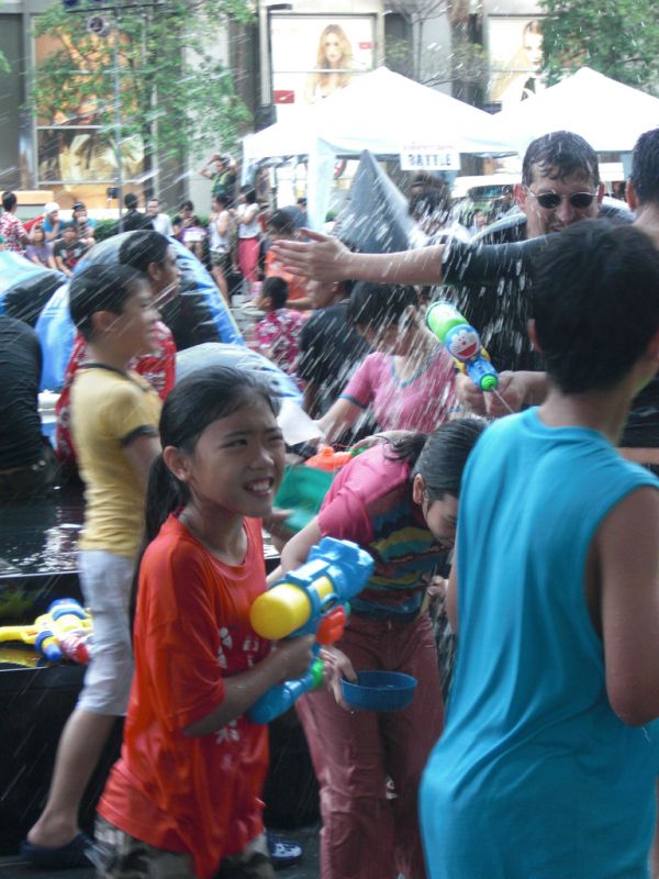 The Festival of Water in Thailand (22 pics)