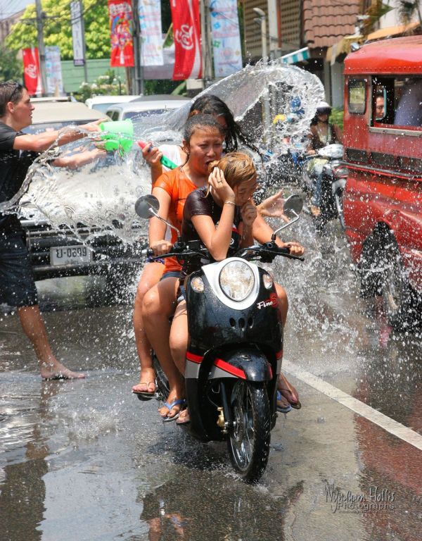 The Festival of Water in Thailand (22 pics)