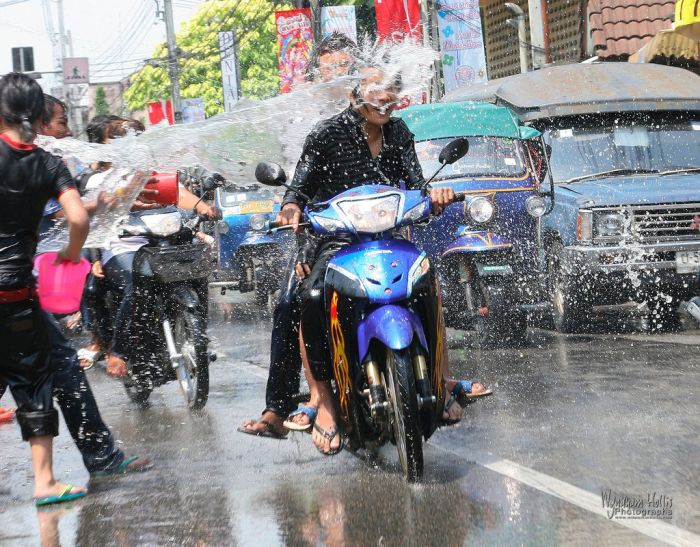 The Festival of Water in Thailand (22 pics)