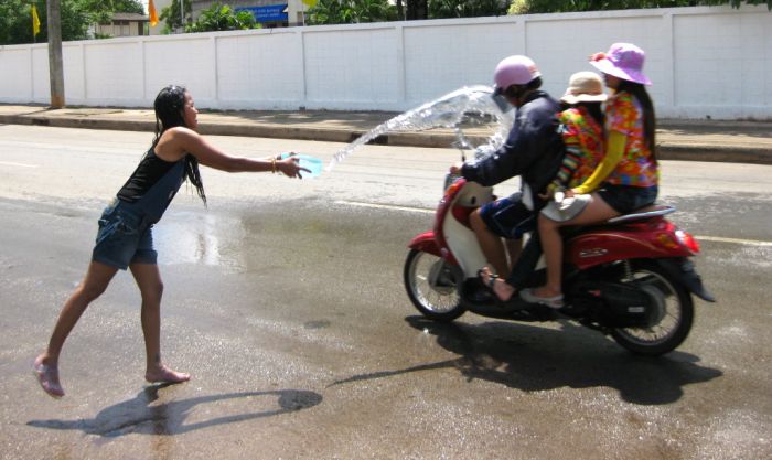 The Festival of Water in Thailand (22 pics)