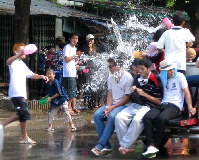 The Festival of Water in Thailand (22 pics)