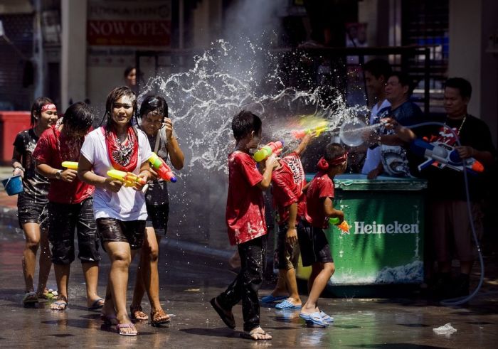 The Festival of Water in Thailand (22 pics)