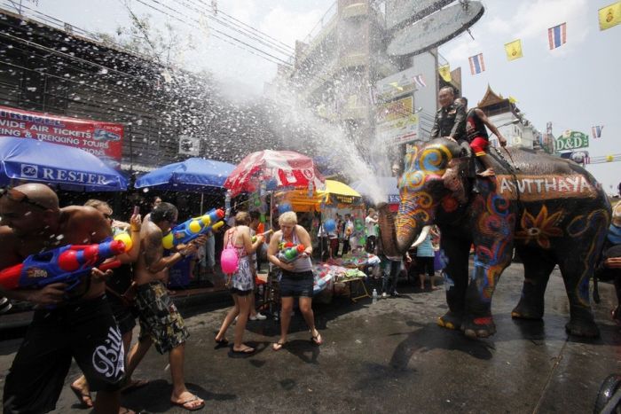 The Festival of Water in Thailand (22 pics)