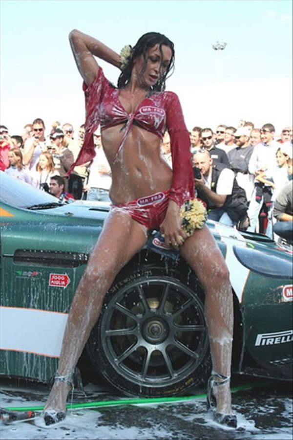 Sexy Car Wash Girls (53 pics)