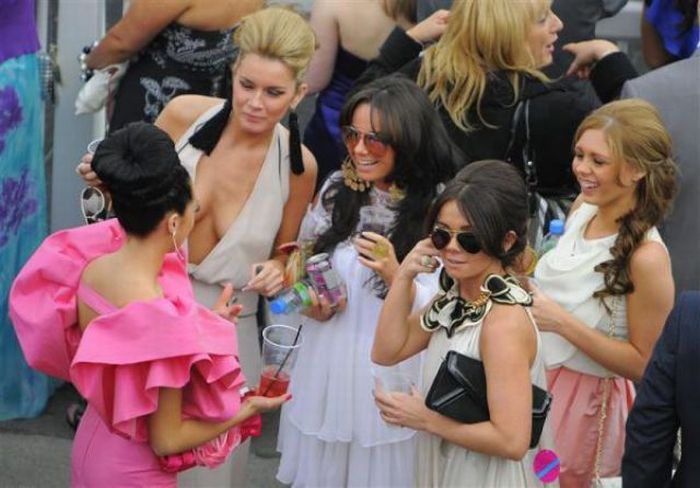 The Grand National Race in Liverpool (23 pics)