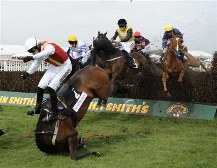 The Grand National Race in Liverpool (23 pics)