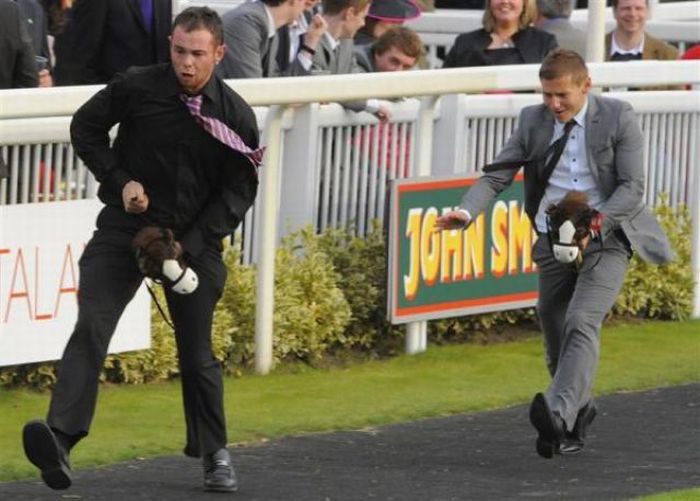 The Grand National Race in Liverpool (23 pics)