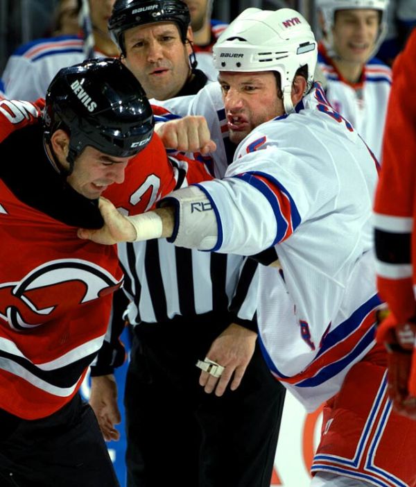 NHL's Toughest Fighters (10 pics)