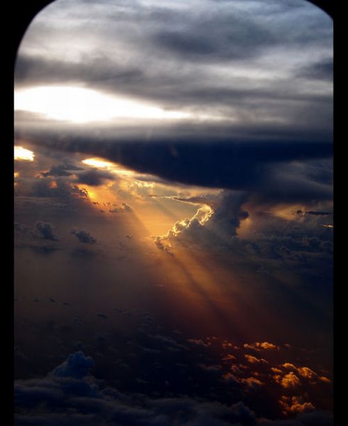 Beautiful View Out of an Airplane Window (5 pics)