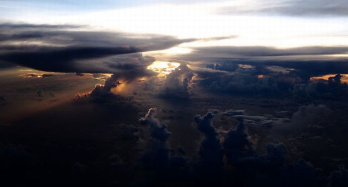 Beautiful View Out of an Airplane Window (5 pics)