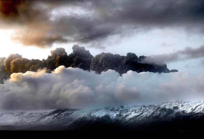 The Eruption of Eyjafjallajokull Volcano in Iceland (24 pics)