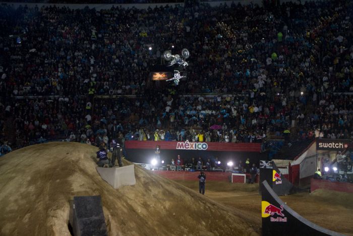 Red Bull X-Fighters 2010 in Mexico-City (21 pics)