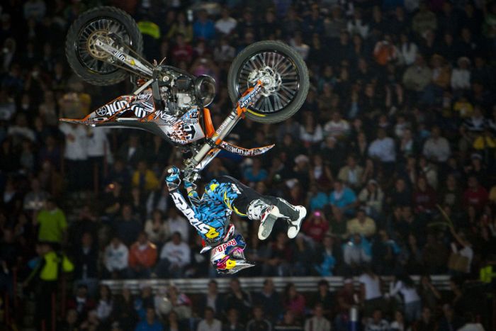 Red Bull X-Fighters 2010 in Mexico-City (21 pics)