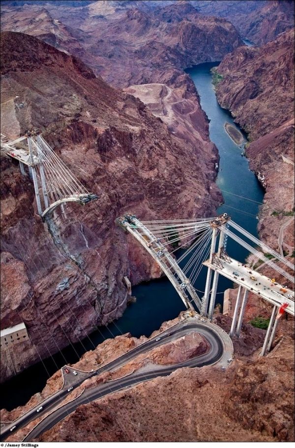 The Construction of Hoover Dam Bypass (33 pics)