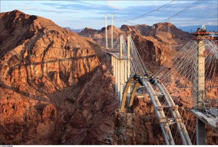 The Construction of Hoover Dam Bypass (33 pics)