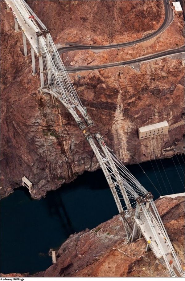 The Construction of Hoover Dam Bypass (33 pics)