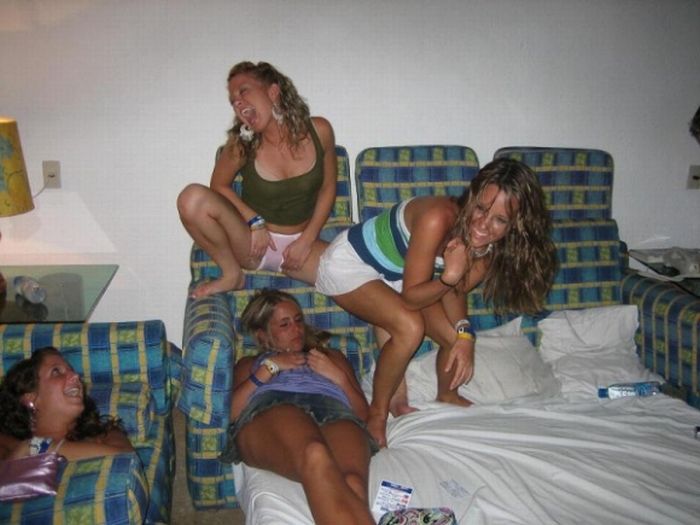 Drunk Girls. Part 2 (33 pics)