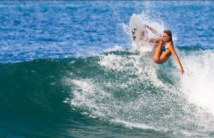 Surfing Girls (12 pics)