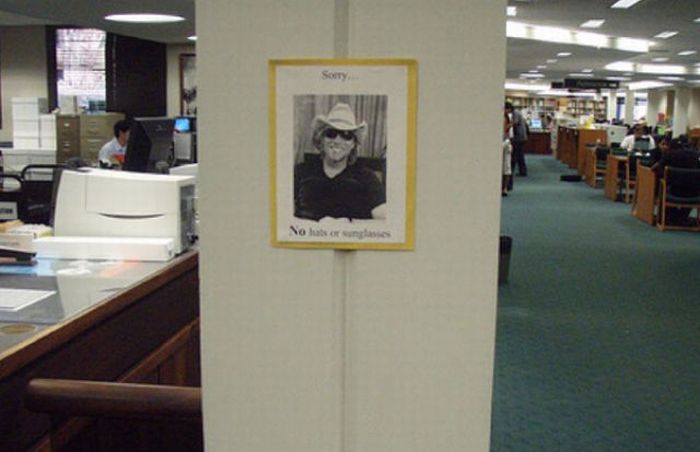 Threatening Library Signs (20 pics)