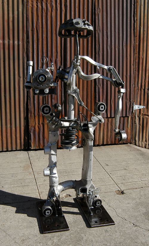 Robot Sculpture From Crashed BMW 645CI Car Parts (7 pics)