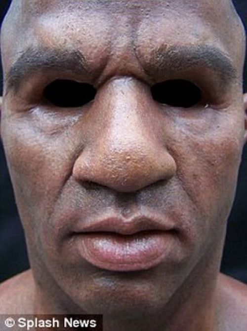 The Best Robber Mask Ever (4 pics)