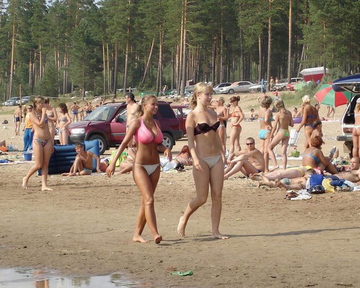 How to Attract Attention of Every Man on a Beach (5 pics)