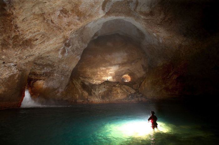 Beautiful Caves (13 pics)