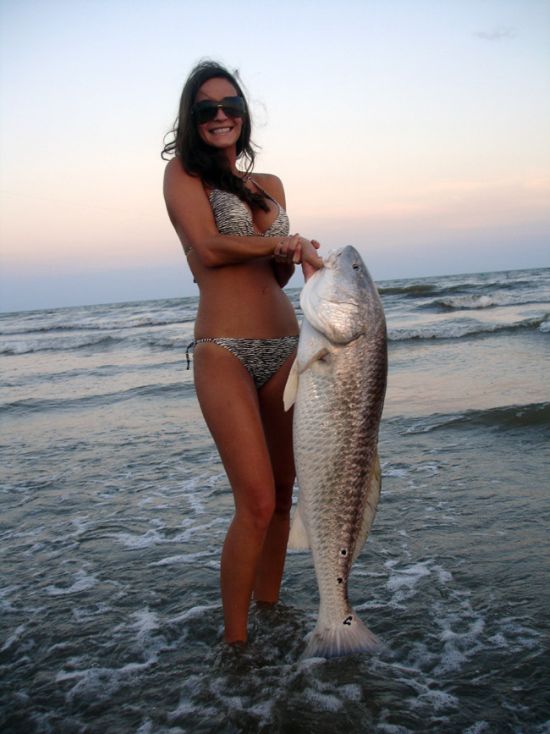 Girls Fishing in Bikinis (39 pics)