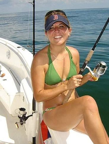 Girls Fishing in Bikinis (39 pics)