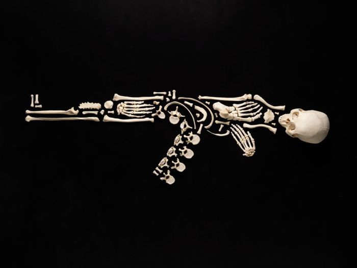 Art Made from Real Human Bones (12 pics)