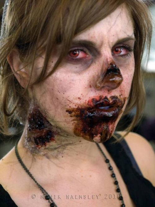 Realistic Zombie Costumes (12 pics)