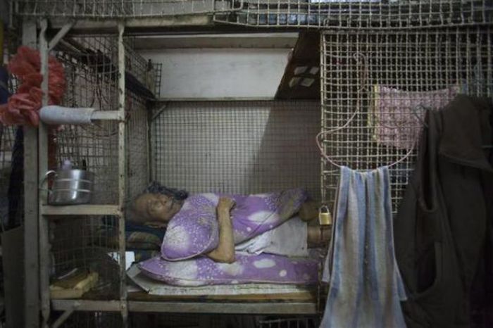 The Life of Homeless People in Hong Kong (18 pics)