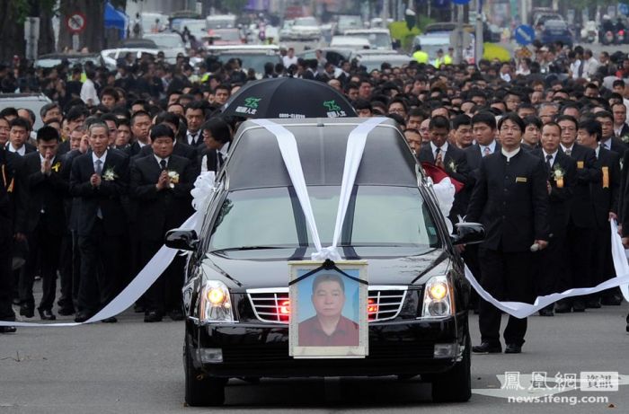 Funeral of Taiwan Mafia Boss (13 pics)