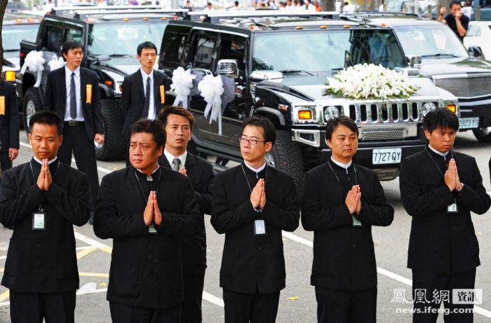 Funeral of Taiwan Mafia Boss (13 pics)