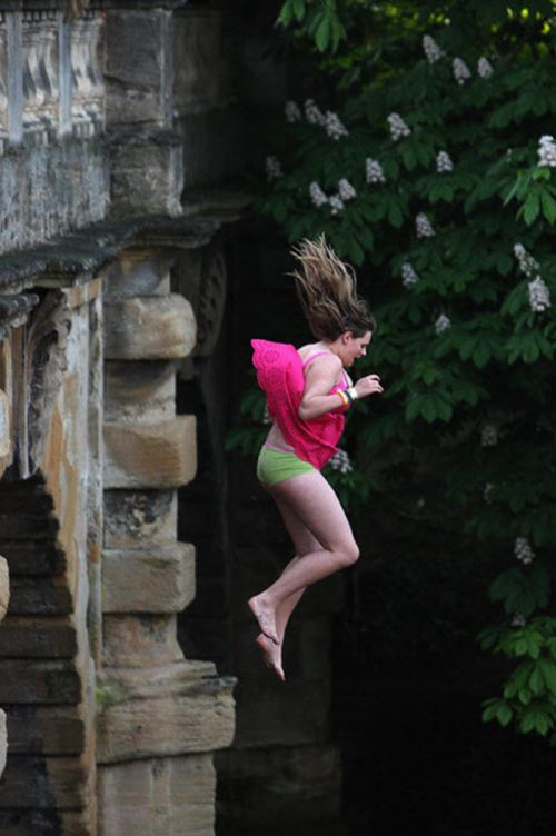 Jumping in England (16 pics)