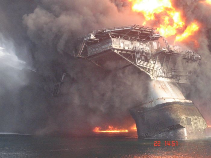 Deepwater Horizon in Flames (13 pics)