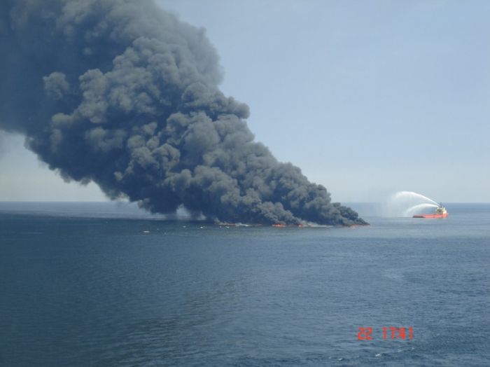 Deepwater Horizon in Flames (13 pics)