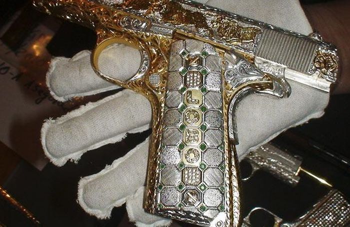 Drug Lord's Diamond-Studded Guns (9 pics)
