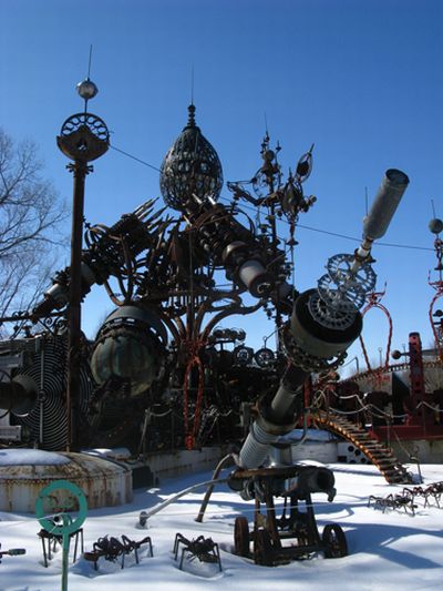 Giant Steampunk Sculptures (23 pics)