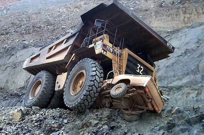 Bad Things That Can Happen in a Quarry (10 pics)