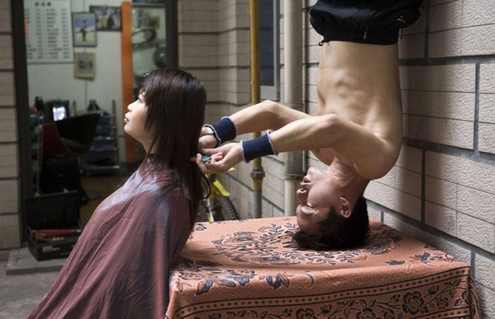 A Haircut in Kungfu Style (3 pics)