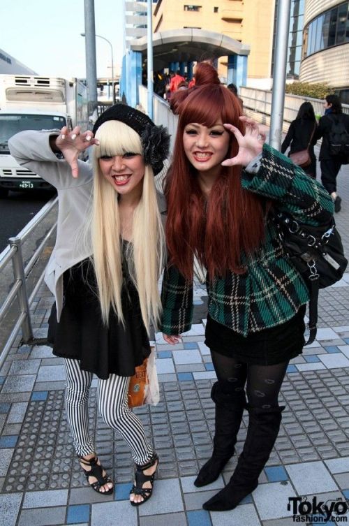 Lady Gaga Fans in Tokyo (79 pics)