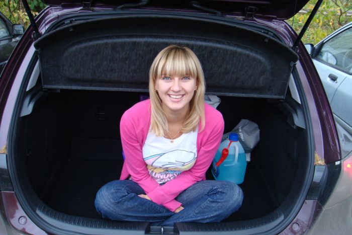 Russian Girls and Cars (50 pics)