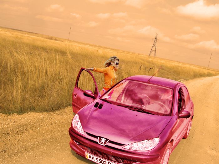 Russian Girls and Cars (50 pics)