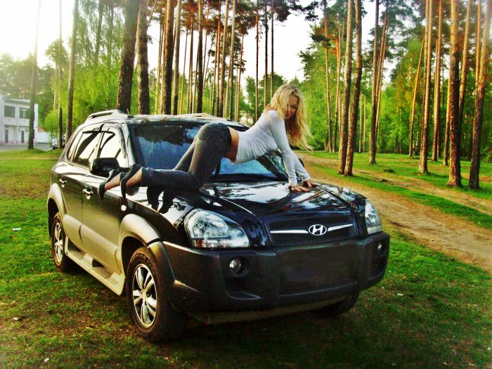 Russian Girls and Cars (50 pics)