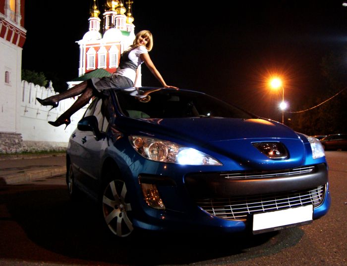 Russian Girls and Cars (50 pics)