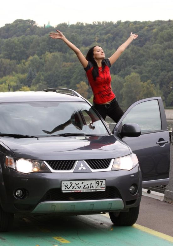 Russian Girls and Cars (50 pics)