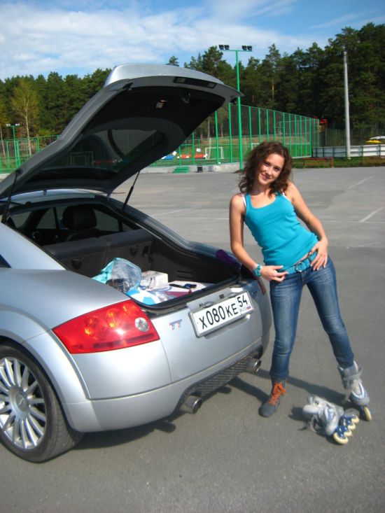Russian Girls and Cars (50 pics)